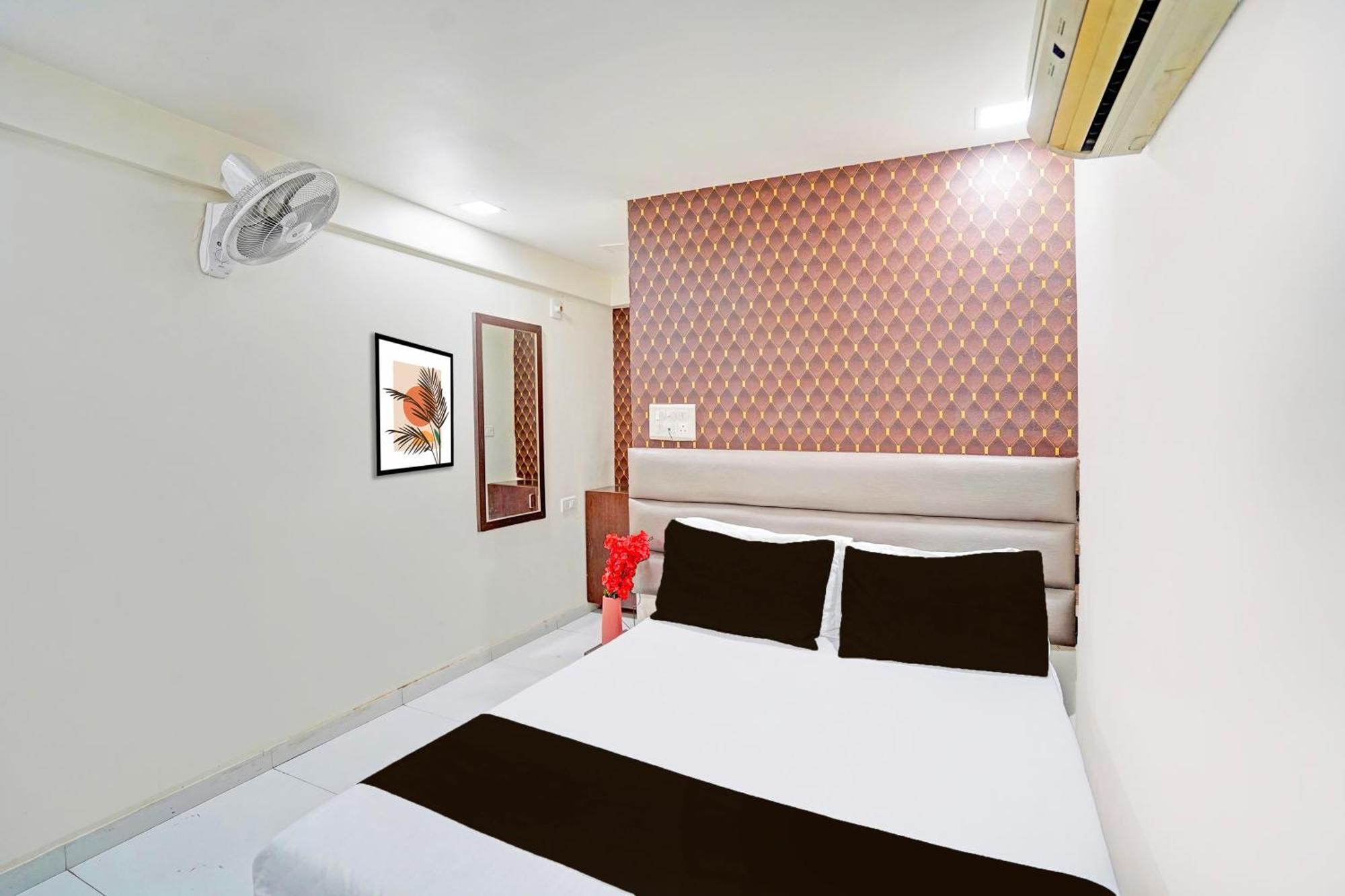 Hotel O S. G. Highway Formerly I Land Park Ахмедабад Екстер'єр фото