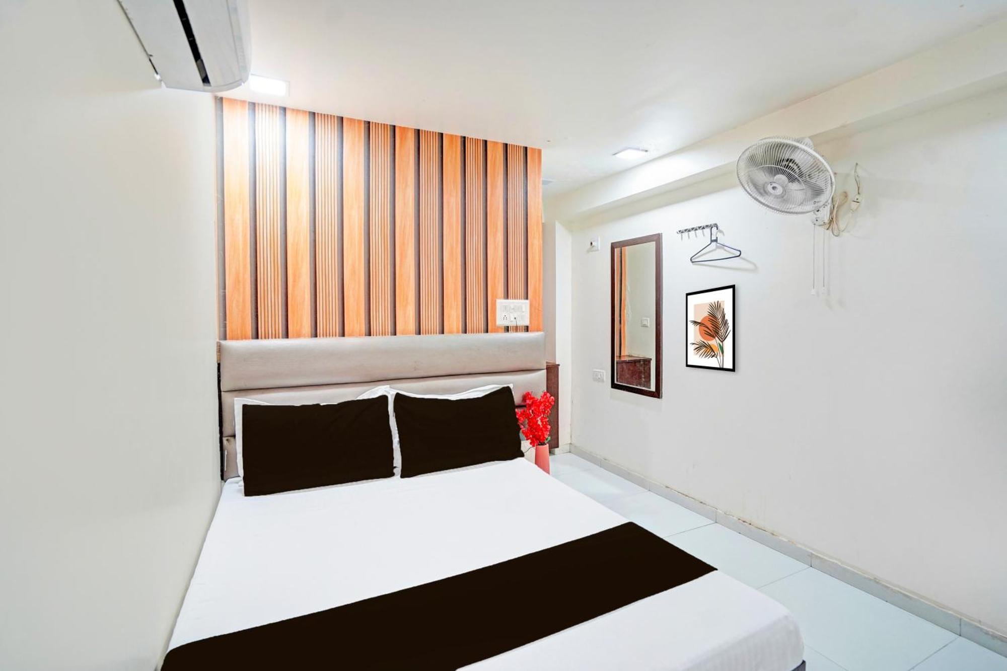 Hotel O S. G. Highway Formerly I Land Park Ахмедабад Екстер'єр фото